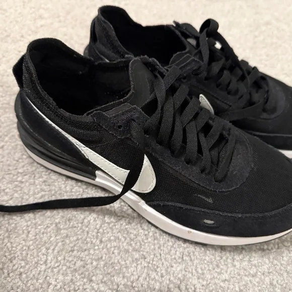 Nike - Picture 1 of 5